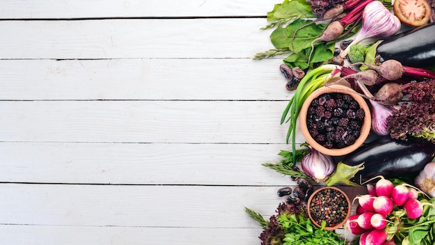 Deska z kolorowymi składnikami kuchennymi